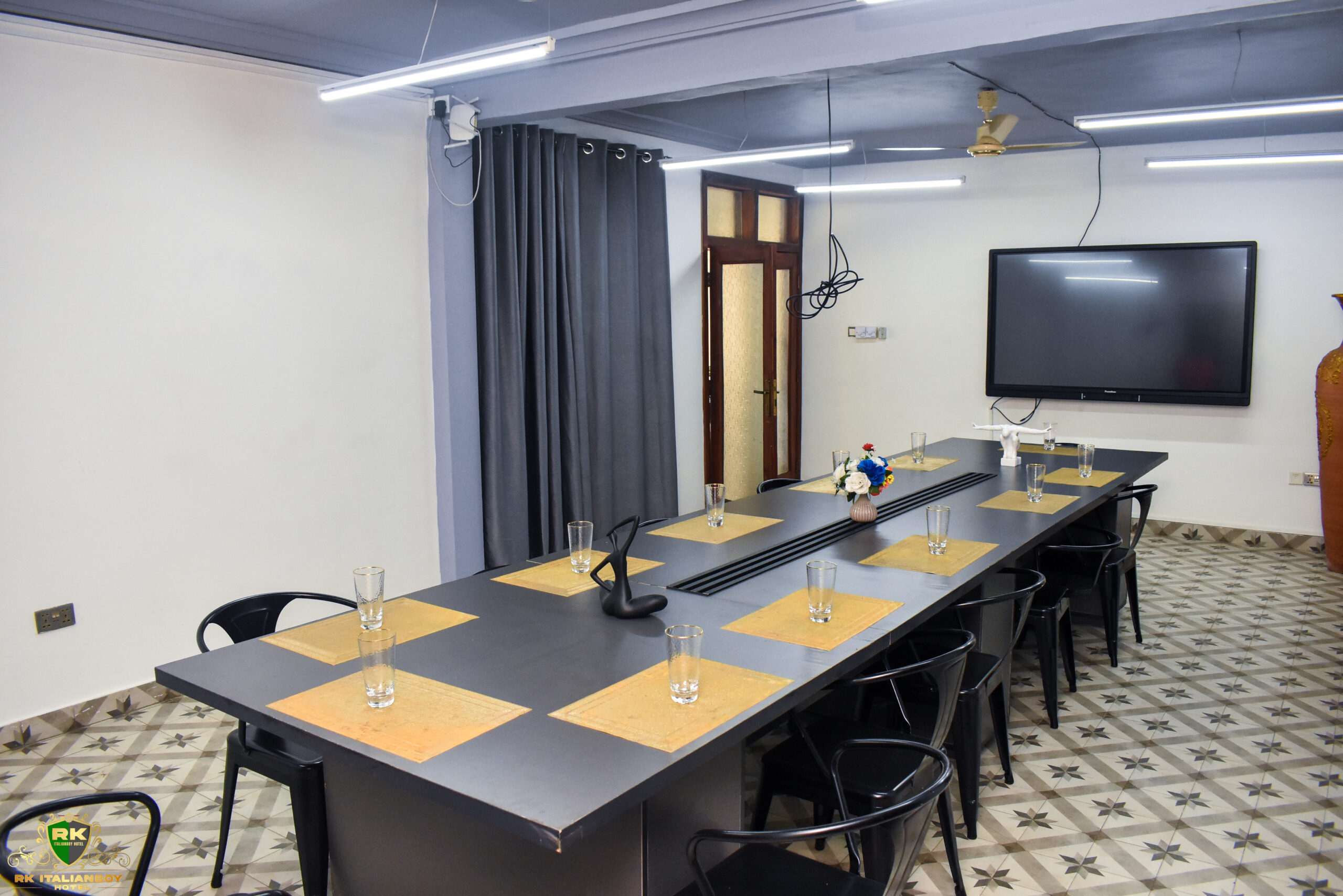 Rk Italianboy Hotel